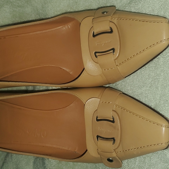 Gentle used salvatore ferragamo heels - Picture 2 of 4